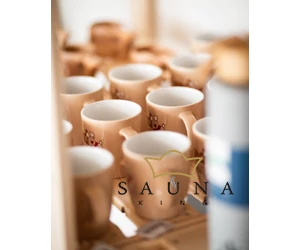 Becher mit Rentiermotiv aus Finnland, der Heimat des Saunabadens